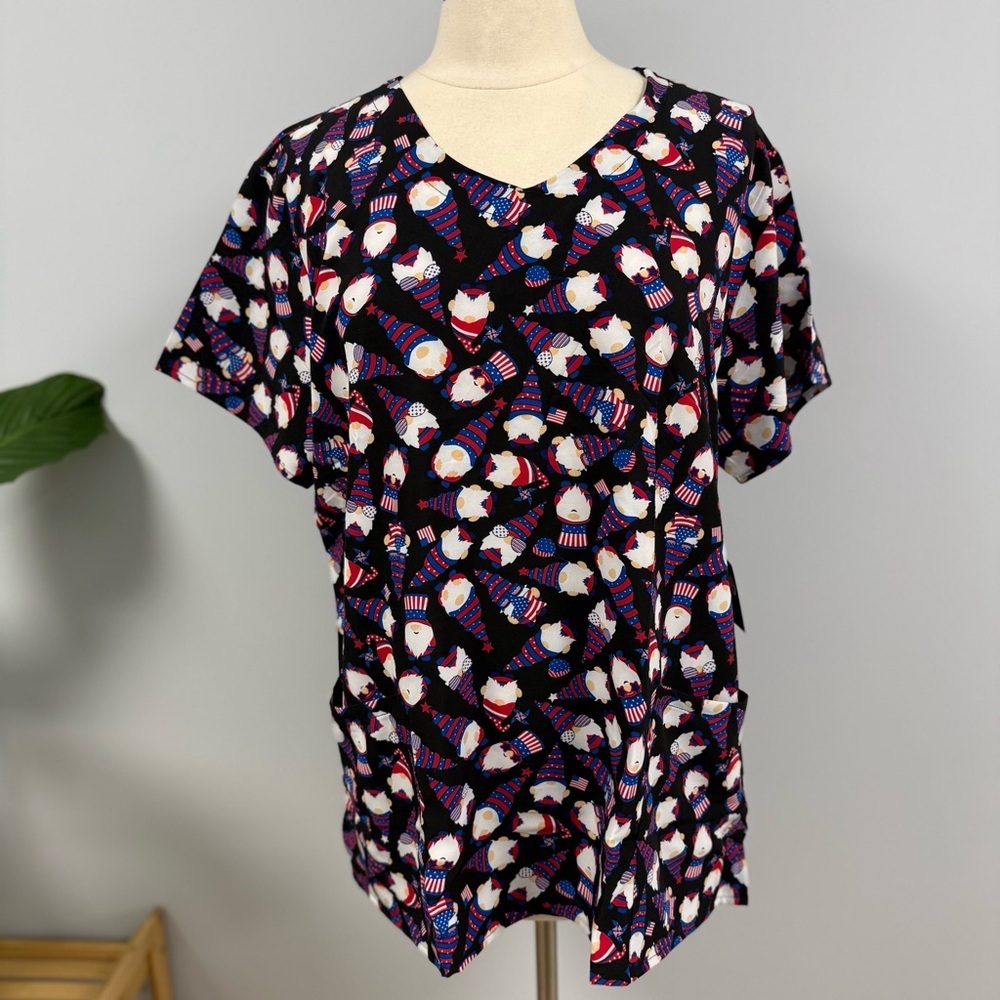 NWT Zoe Chloe Patriotic Gnomes Scrub Top XL 4th Of July Scrubs Medical Shirt
